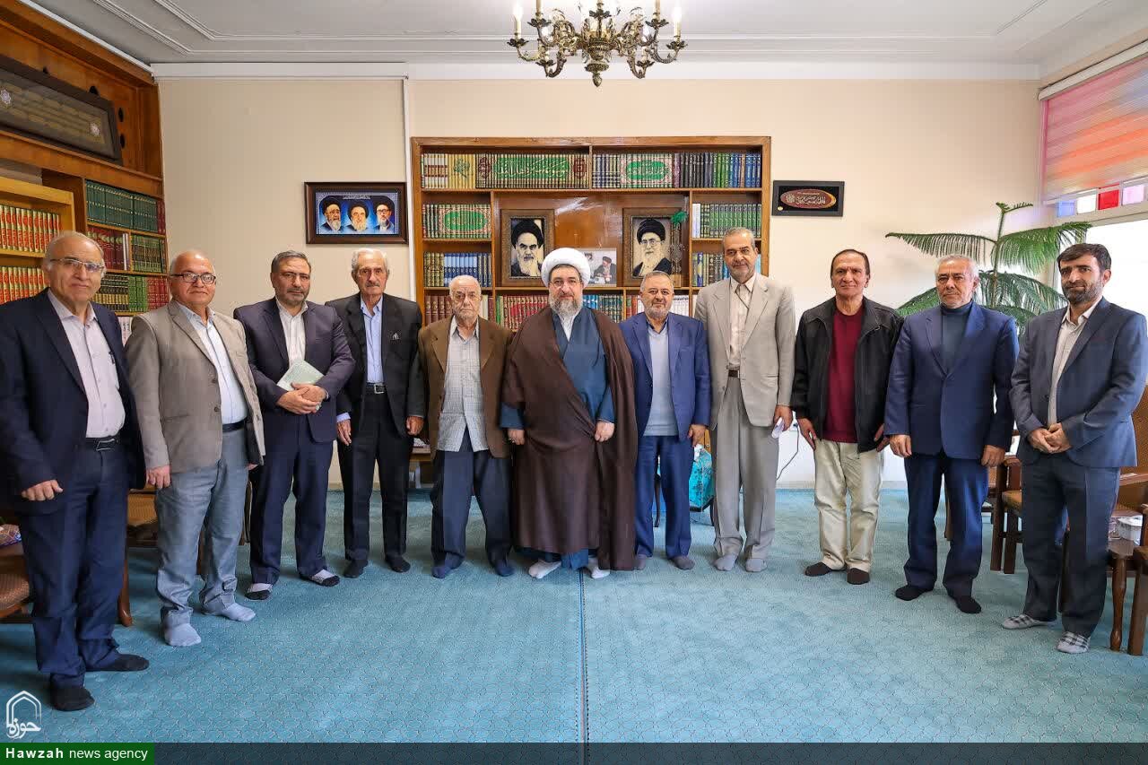 تصاویر / دیدار اعضای مؤسسه ادبی حکیم نظامی با امام جمعه تبریز