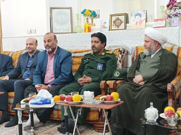 امام جمعه آران و بیدگل با خانواده «شهید اکبر پایدار» دیدار کرد +عکس