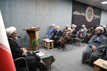 تصاویر/  نشست ائمه جماعات شهرستان سمنان با حضور نماینده ولی‌فقیه در استان