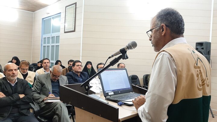 تصاویر/ نشست تبیینی خادمیاران ستادی و مسئولین کانون‌های خدمت رضوی عمومی و تخصصی آران و بیدگل