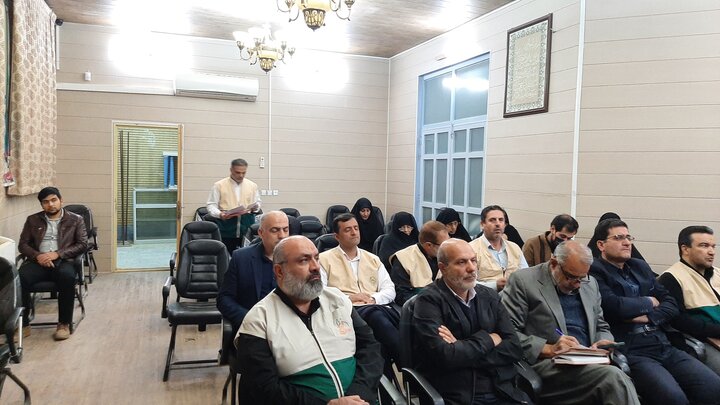 تصاویر/ نشست تبیینی خادمیاران ستادی و مسئولین کانون‌های خدمت رضوی عمومی و تخصصی آران و بیدگل