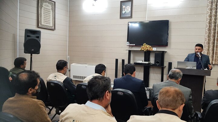 تصاویر/ نشست تبیینی خادمیاران ستادی و مسئولین کانون‌های خدمت رضوی عمومی و تخصصی آران و بیدگل