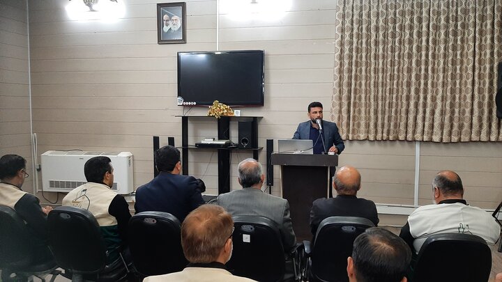تصاویر/ نشست تبیینی خادمیاران ستادی و مسئولین کانون‌های خدمت رضوی عمومی و تخصصی آران و بیدگل