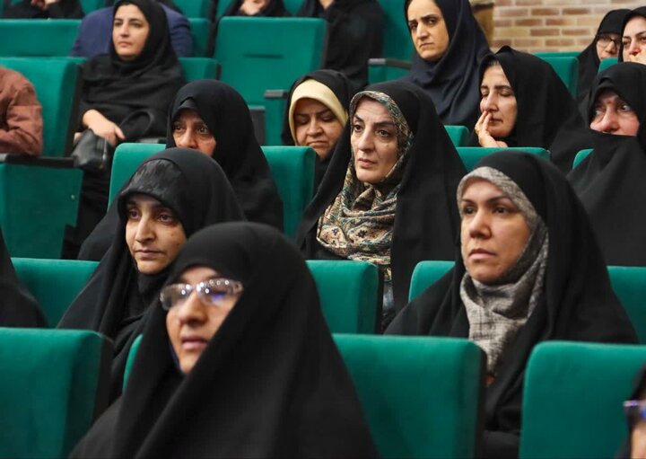 تصاویر/ رونمایی از کتاب همسفر آتش و برف