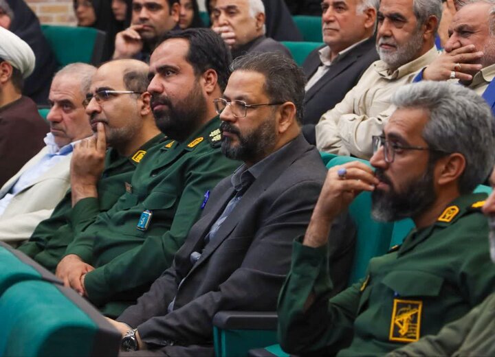 تصاویر/ رونمایی از کتاب همسفر آتش و برف