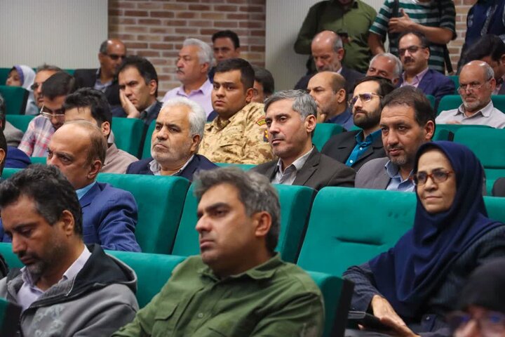 تصاویر/ رونمایی از کتاب همسفر آتش و برف