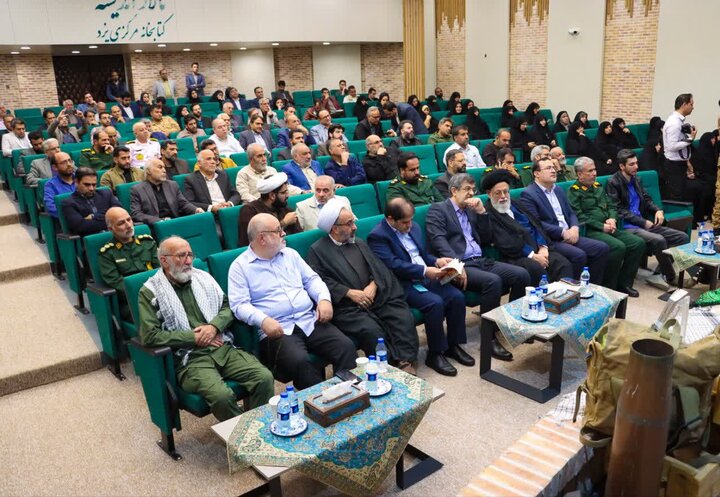 تصاویر/ رونمایی از کتاب همسفر آتش و برف