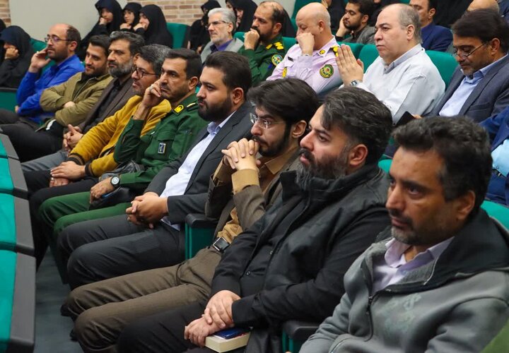 تصاویر/ رونمایی از کتاب همسفر آتش و برف