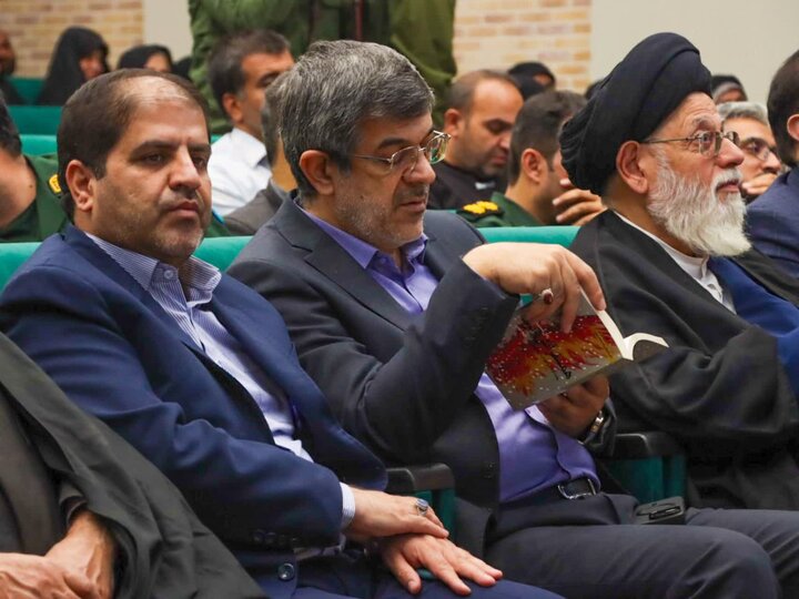 تصاویر/ رونمایی از کتاب همسفر آتش و برف