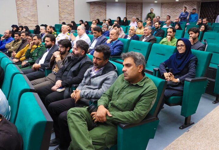 تصاویر/ رونمایی از کتاب همسفر آتش و برف