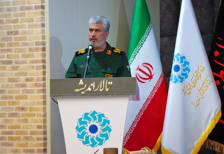 تصاویر/ رونمایی از کتاب همسفر آتش و برف