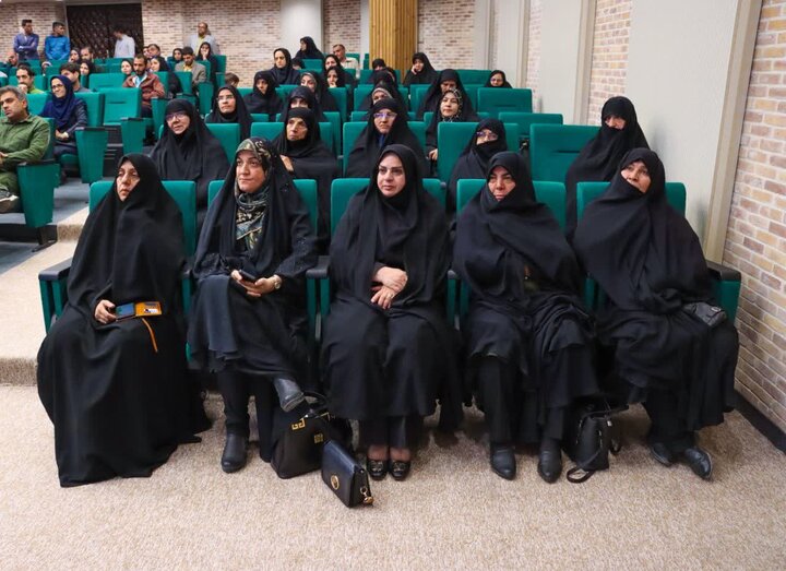 تصاویر/ رونمایی از کتاب همسفر آتش و برف