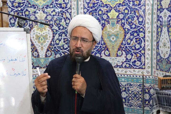 تصاویر/ برگزاری سی‌ و پنجمین جلسه تفسیر قرآن کریم در مسجد جامع مجومرد