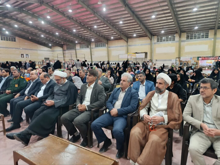 تصاویر/ برگزاری نمایشگاه کتاب در مهریز