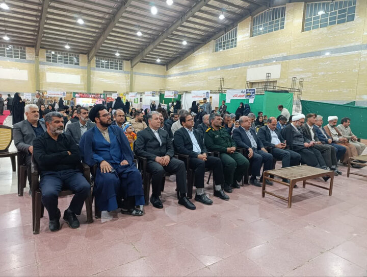 تصاویر/ برگزاری نمایشگاه کتاب در مهریز