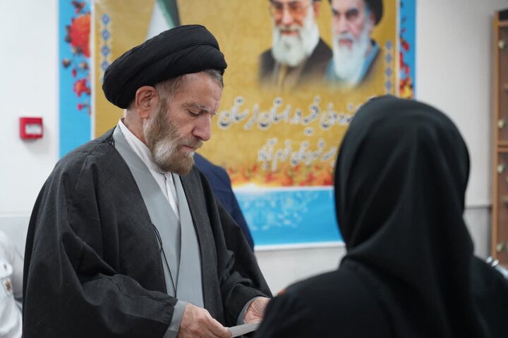 تصاویر/ملاقات عمومی مردم با نماینده ولی فقیه در لرستان