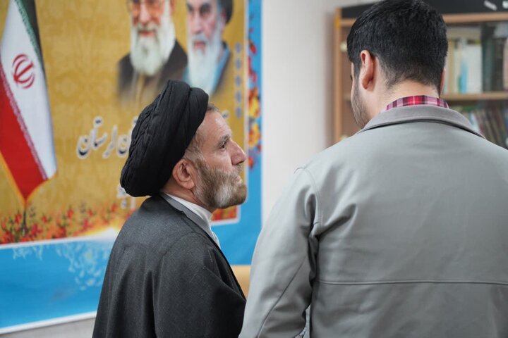 تصاویر/ملاقات عمومی مردم با نماینده ولی فقیه در لرستان