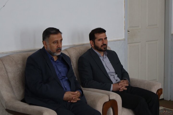 تصاویر/ دیدار مسئولین رفسنجان با مادر شهید حسین بادپا و شهید غلامرضا صالحی
