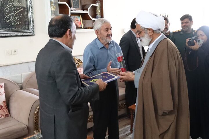 دیدار با خانواده شهدا در رفسنجان