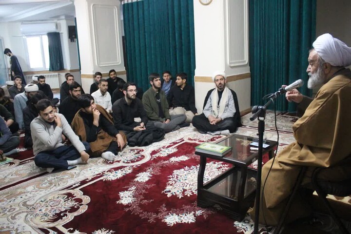 تصاویر/ جلسه اخلاق امام جمعه مرند در حوزه علمیه صالحب الزمان(عج) مرند