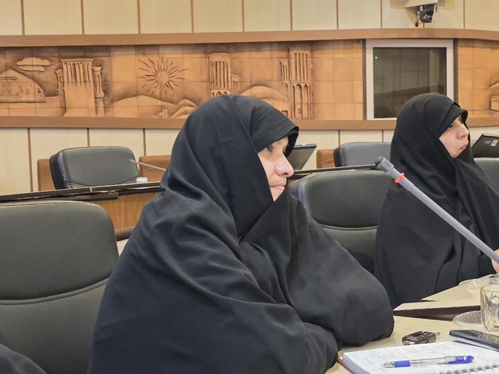 نشست هم‌اندیشی حوزه  علمیه خواهران و شورای شهر یزد برای کاهش آسیب‌های اجتماعی