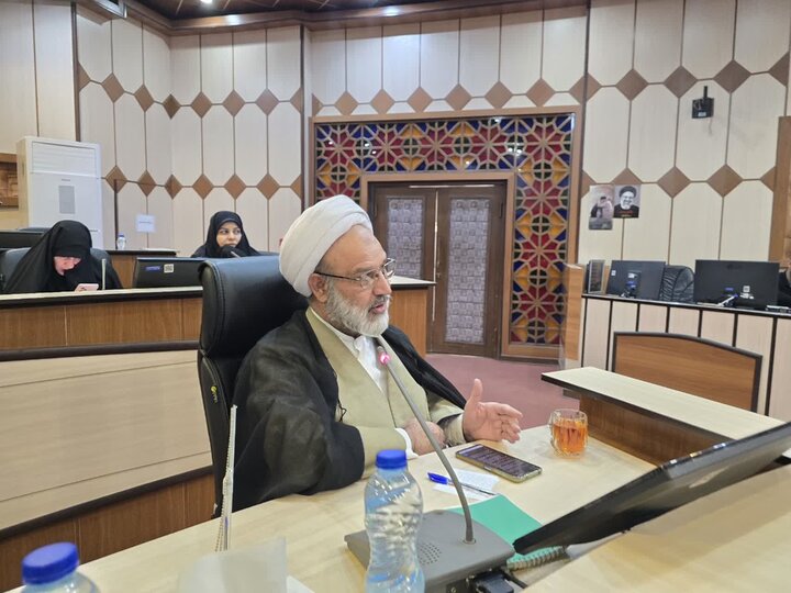 نشست هم‌اندیشی حوزه  علمیه خواهران و شورای شهر یزد برای کاهش آسیب‌های اجتماعی