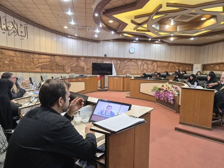 نشست هم‌اندیشی حوزه  علمیه خواهران و شورای شهر یزد برای کاهش آسیب‌های اجتماعی