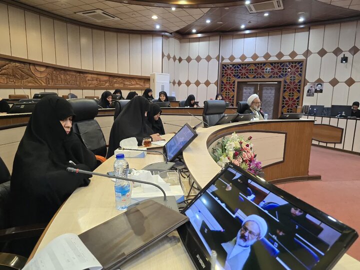 نشست هم‌اندیشی حوزه  علمیه خواهران و شورای شهر یزد برای کاهش آسیب‌های اجتماعی