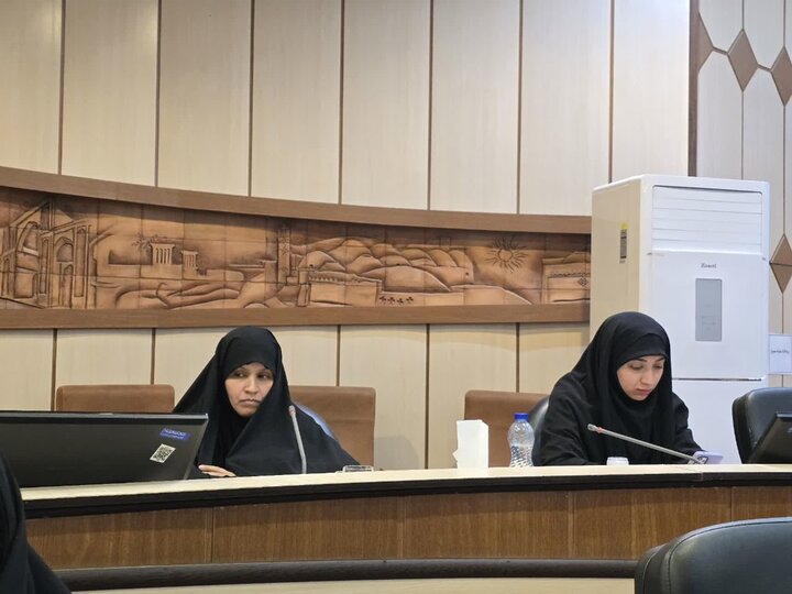 نشست هم‌اندیشی حوزه  علمیه خواهران و شورای شهر یزد برای کاهش آسیب‌های اجتماعی