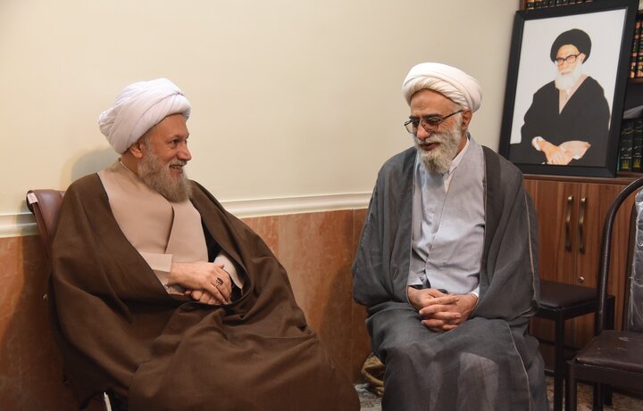 تصاویر|  دیدار صمیمی نماینده ولی فقیه در فارس با جمعی از علمای شهر شیراز