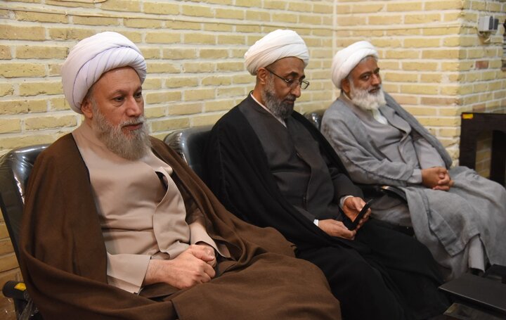 تصاویر|  دیدار صمیمی نماینده ولی فقیه در فارس با جمعی از علمای شهر شیراز