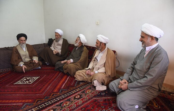 تصاویر|  دیدار صمیمی نماینده ولی فقیه در فارس با جمعی از علمای شهر شیراز