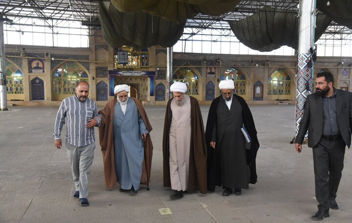 تصاویر|  دیدار صمیمی نماینده ولی فقیه در فارس با جمعی از علمای شهر شیراز