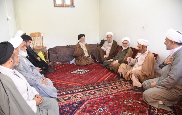 تصاویر|  دیدار صمیمی نماینده ولی فقیه در فارس با جمعی از علمای شهر شیراز