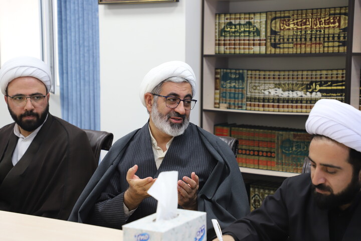 تصاویر/نشست هم اندیشی برگزاری برنامه های وحدت حوزه و دانشگاه