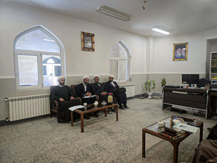 تصاویر/بازدید معاون آموزش و مسئول جذب حوزه علمیه استان همدان از مدارس شهرستانی با محوریت جذب طلبه