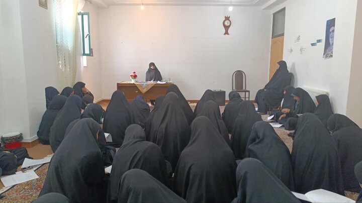 تصاویر/ حضور مدیر و معاونان حوزه علمیه خواهران استان کرمان در مدرسه علمیه فاطمه الزهرا بم