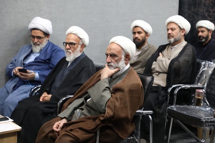 تصاویر/  نشست ائمه جماعات شهرستان سمنان با حضور نماینده ولی‌فقیه در استان سمنان