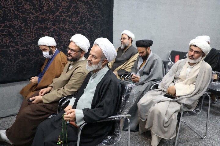 تصاویر/  نشست ائمه جماعات شهرستان سمنان با حضور نماینده ولی‌فقیه در استان سمنان