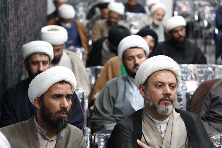 تصاویر/  نشست ائمه جماعات شهرستان سمنان با حضور نماینده ولی‌فقیه در استان سمنان