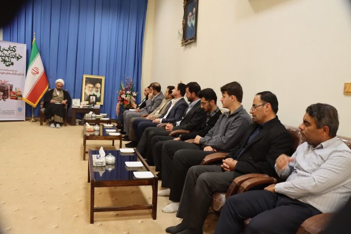 دیدار مدیرکل کتابخانه‌های عمومی با امام جمعه ایلام