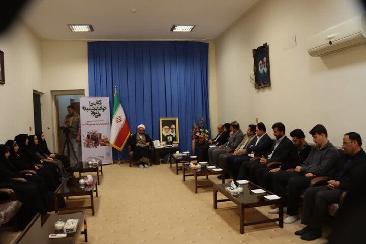 دیدار مدیرکل کتابخانه‌های عمومی با امام جمعه ایلام