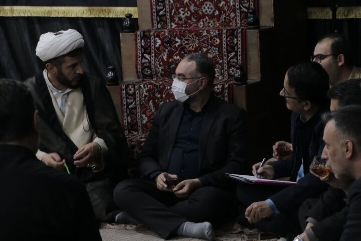 تصاویر/ حضور فرماندار ارومیه در مسجد یازهرا (س) ارومیه برای بررسی مسائل و مشکلات محله حسین آباد