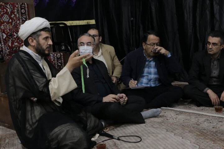 تصاویر/ حضور فرماندار ارومیه در مسجد یازهرا (س) ارومیه برای بررسی مسائل و مشکلات محله حسین آباد