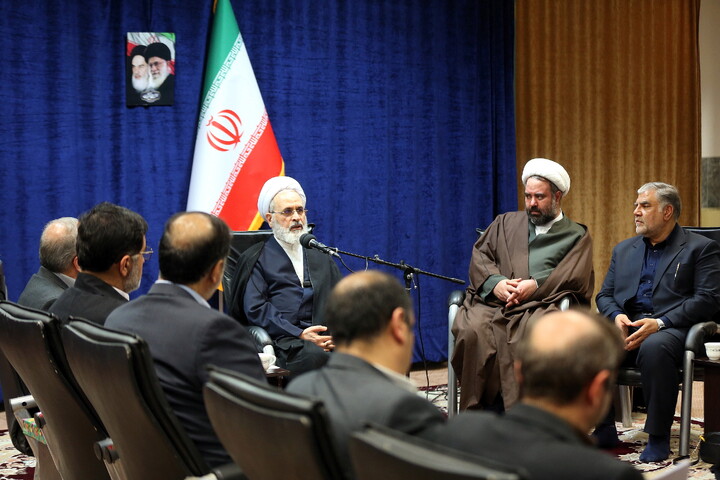 تصاویر/ دیدار شهرداران مراکز استان‌ها با آیت الله اعرافی