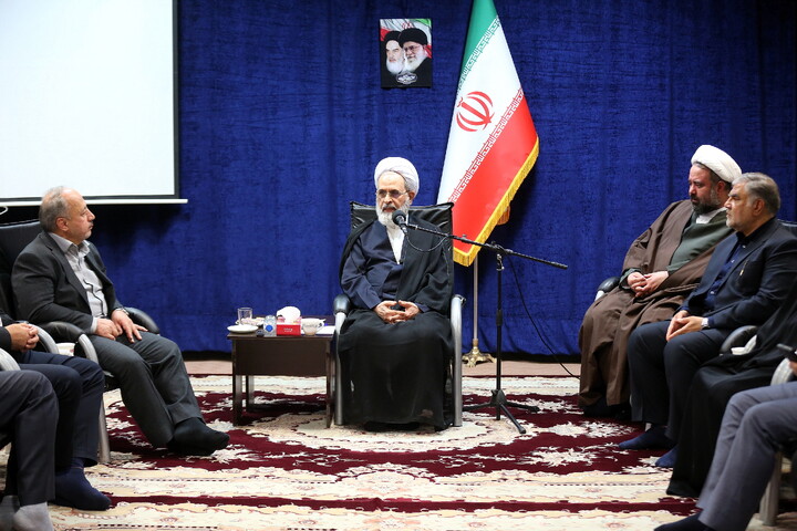 تصاویر/ دیدار شهرداران مراکز استان‌ها با آیت الله اعرافی