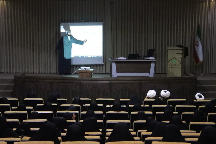 تصاویر/ کارگاه آموزشی «شیوه‌های برگزاری جلسات فاطمیه» ویژه مربیان امین در آذربایجان غربی