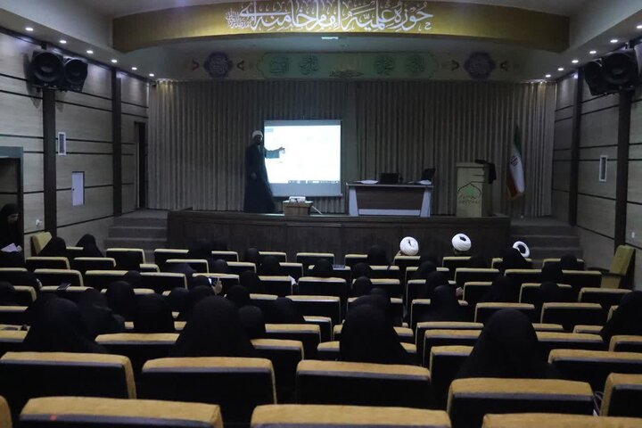 تصاویر/ کارگاه آموزشی «شیوه‌های برگزاری جلسات فاطمیه» ویژه مربیان امین در آذربایجان غربی