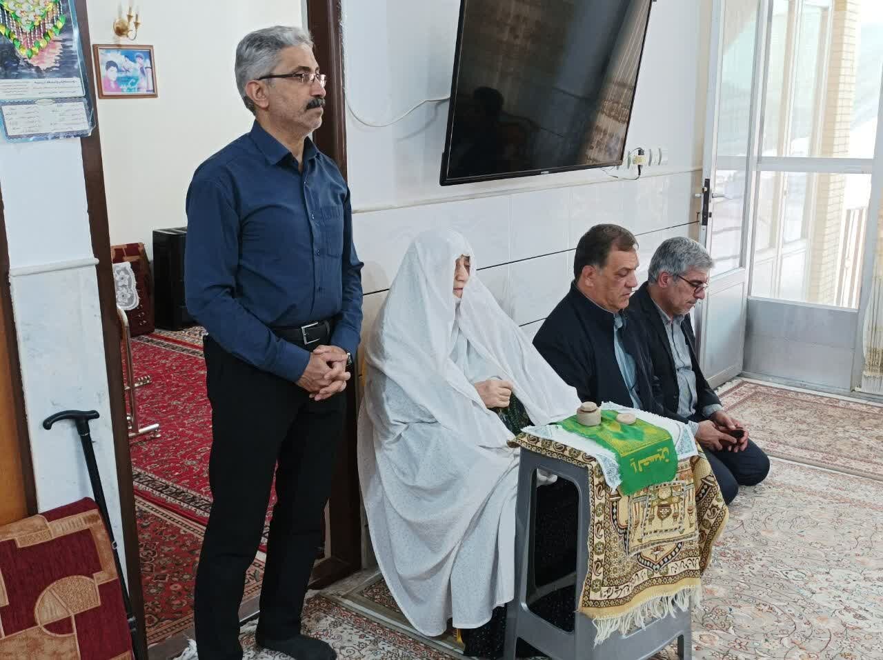 امام جمعه آران و بیدگل با خانواده «شهید اکبر پایدار» دیدار کرد +عکس