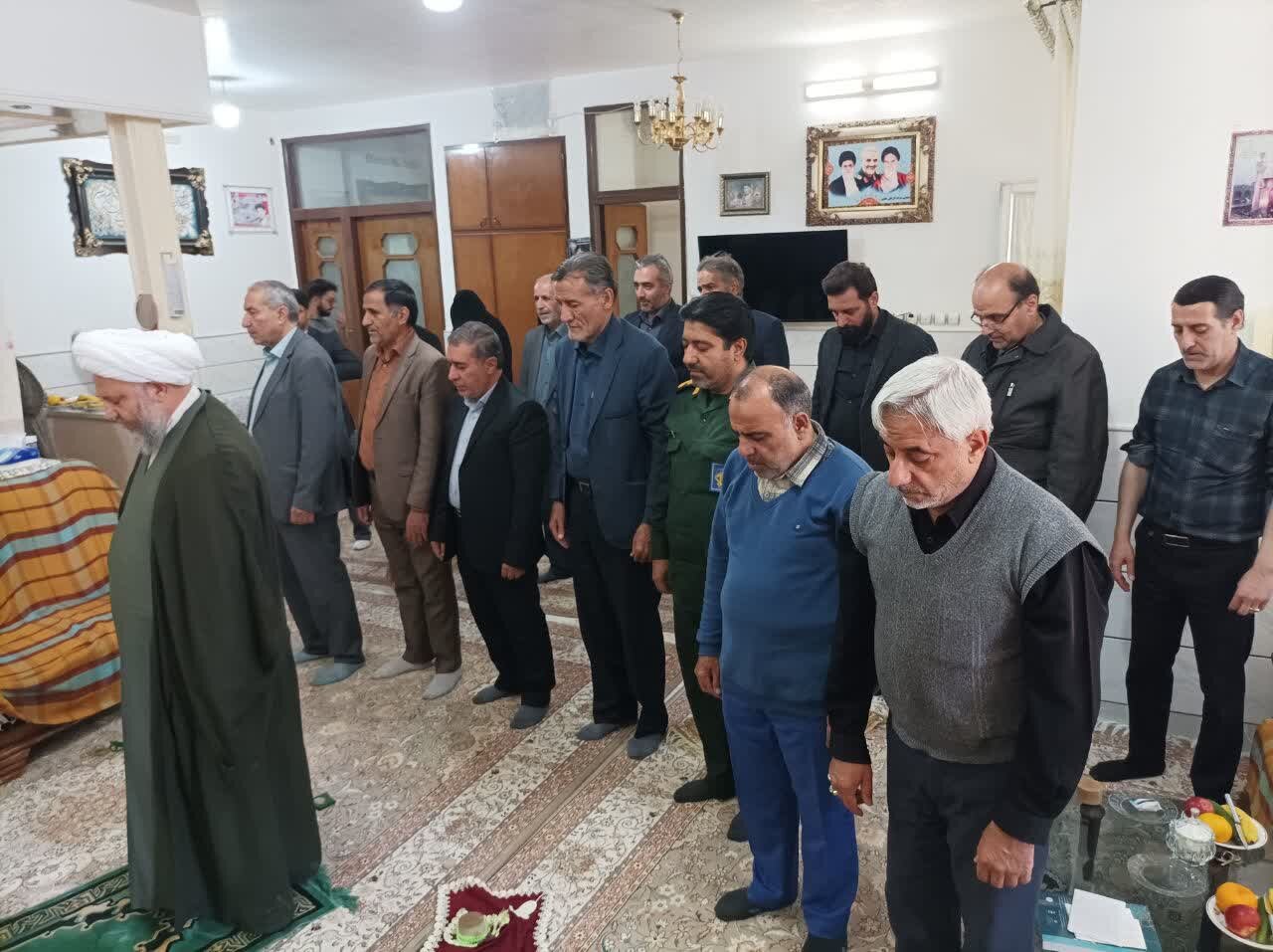 امام جمعه آران و بیدگل با خانواده «شهید اکبر پایدار» دیدار کرد +عکس